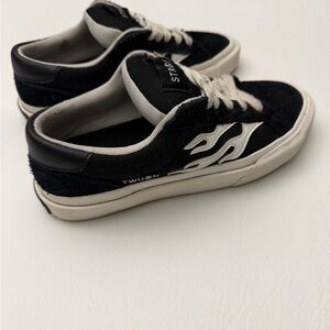 STRAYE‎ Women's Black and White Sneakers Size 6.5